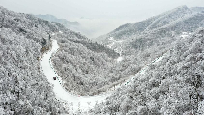 湖北?？迪稚治碲【肮?如水墨画卷