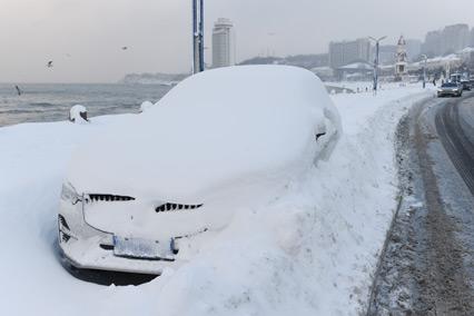 烟台威海等地遭遇强降雪 积雪深度打破山东纪录